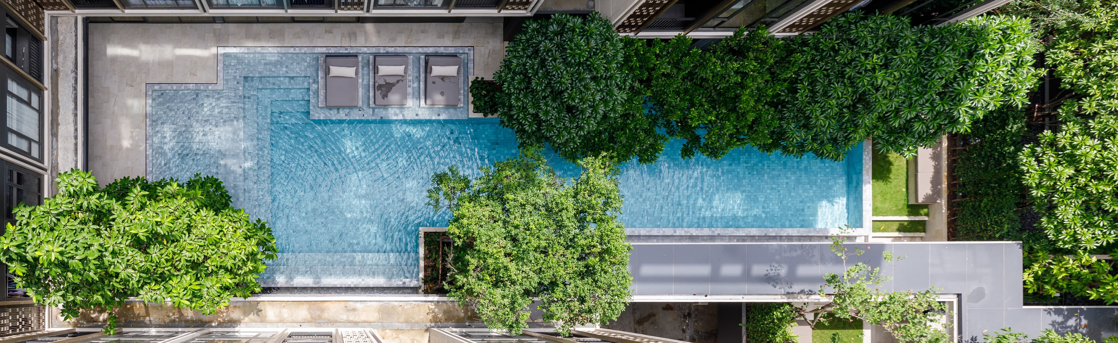 Aerial view of a condominium and apartment community swimming pool